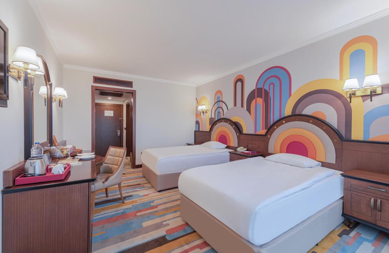 هتل مگاسرای وست بیچ آنتالیا