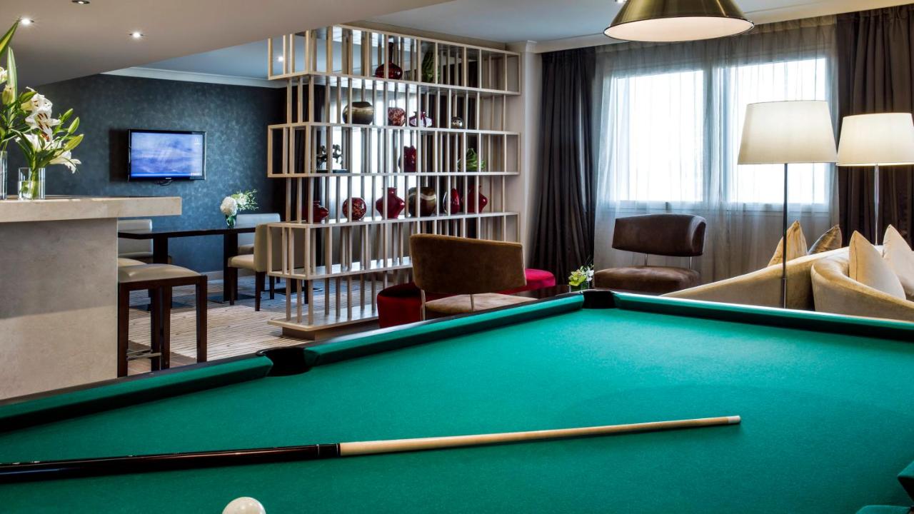 هتل کرون پلازا دیره دبی