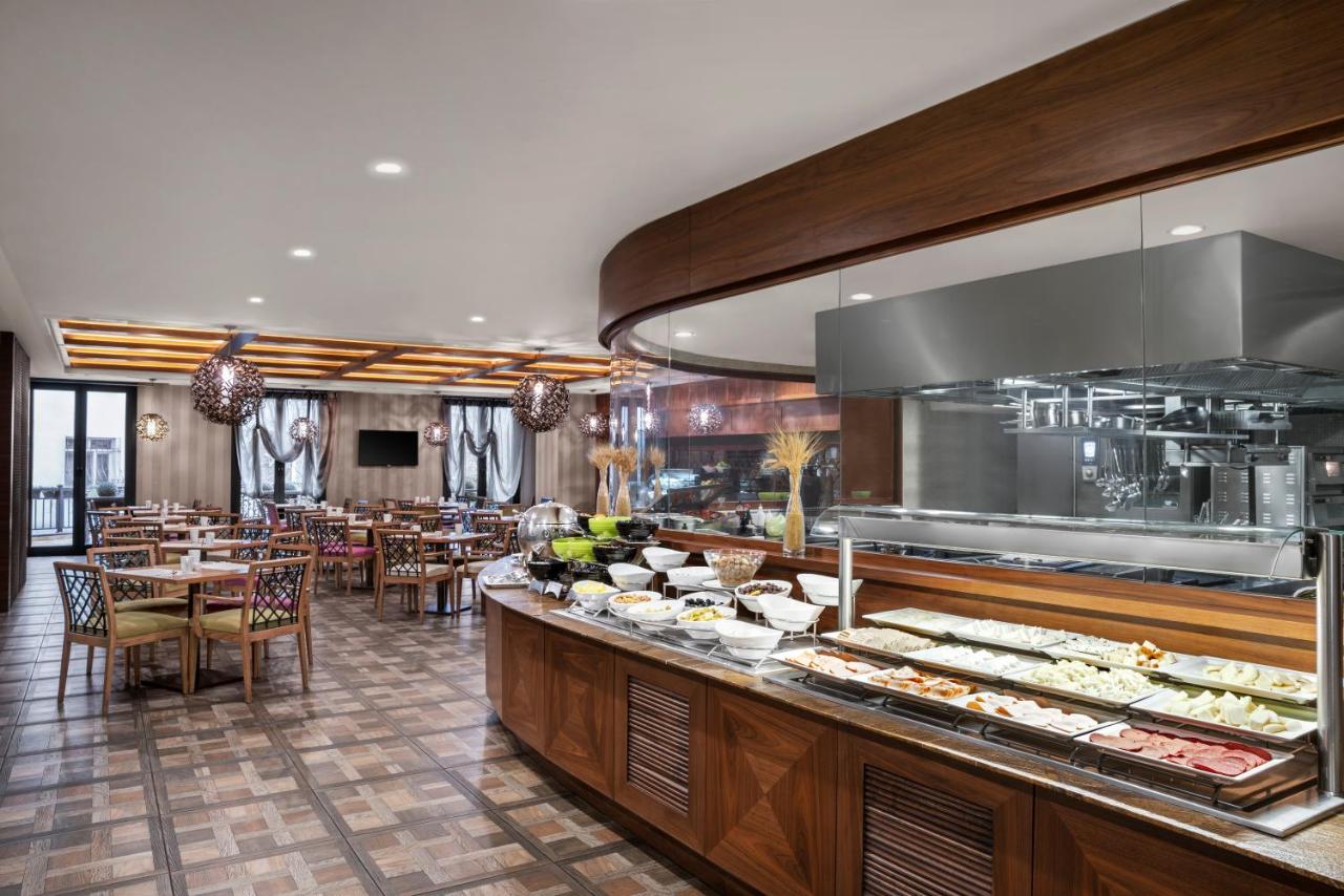 هتل دبل تری بای هیلتون اسن تپه