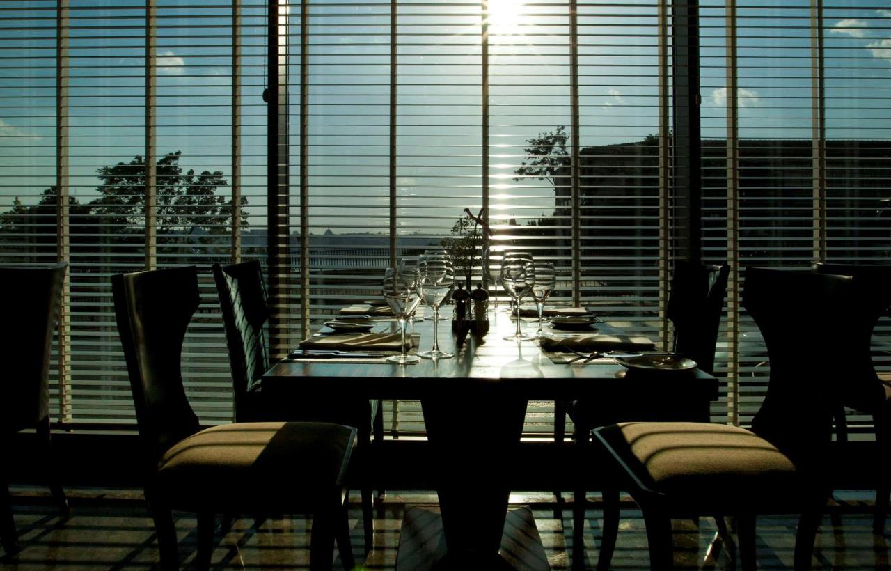 هتل رادیسون بلو پرا