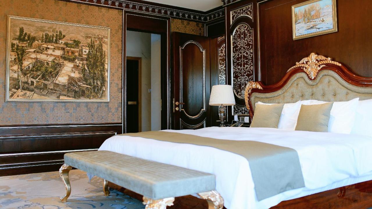 هتل هوالینگ تفلیس