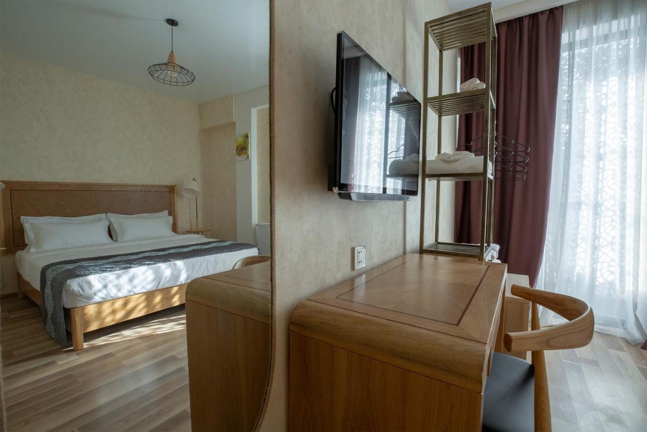 بوتیک هتل اورنامنت